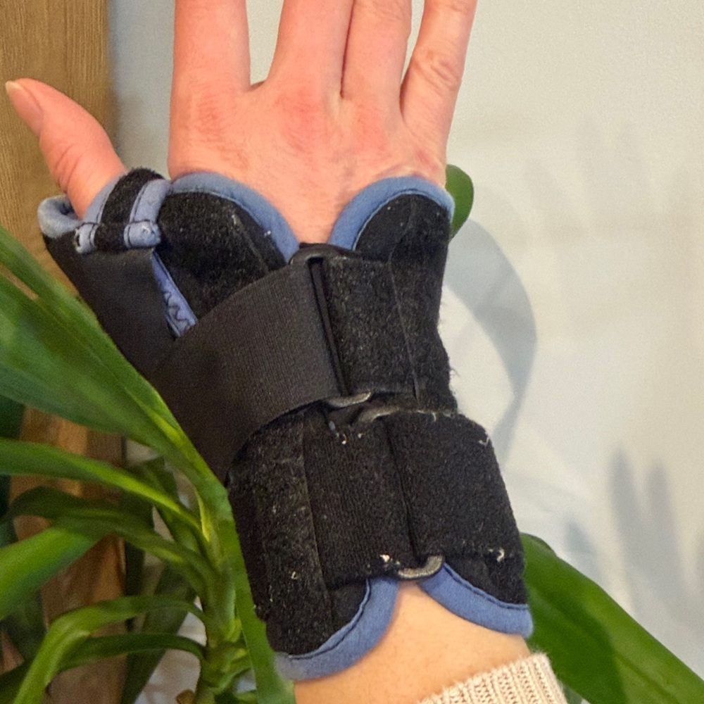 Comfortable Black and Blue Wrist Support